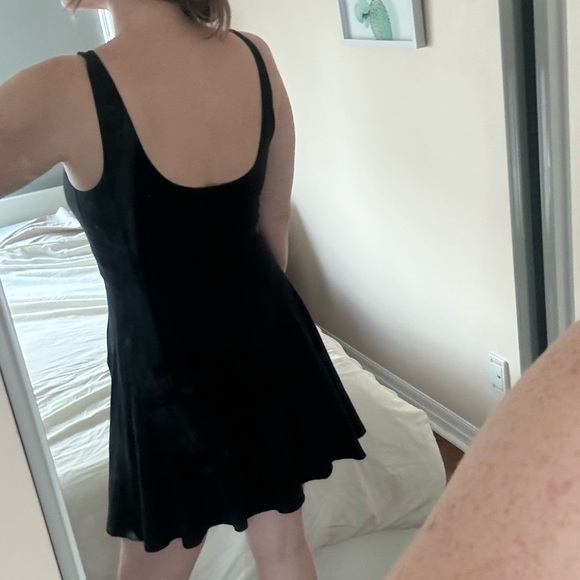 Black A-Line fit and flare dress - Picture 5 of 7